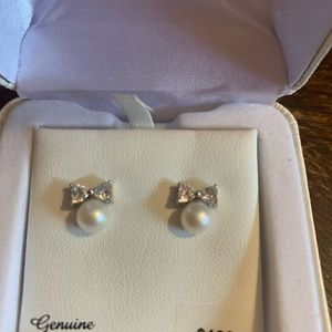 New Genuine Pearl earrings rose gold floral stud
